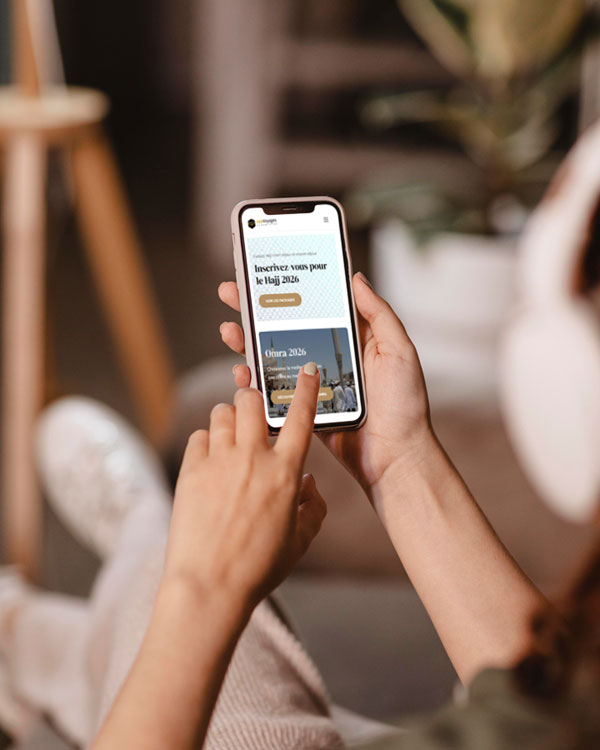 Aperçu de la nouvelle interface mobile du site de l'agence de voyages, repensée en UX/UI design pour faciliter la navigation et les réservations.